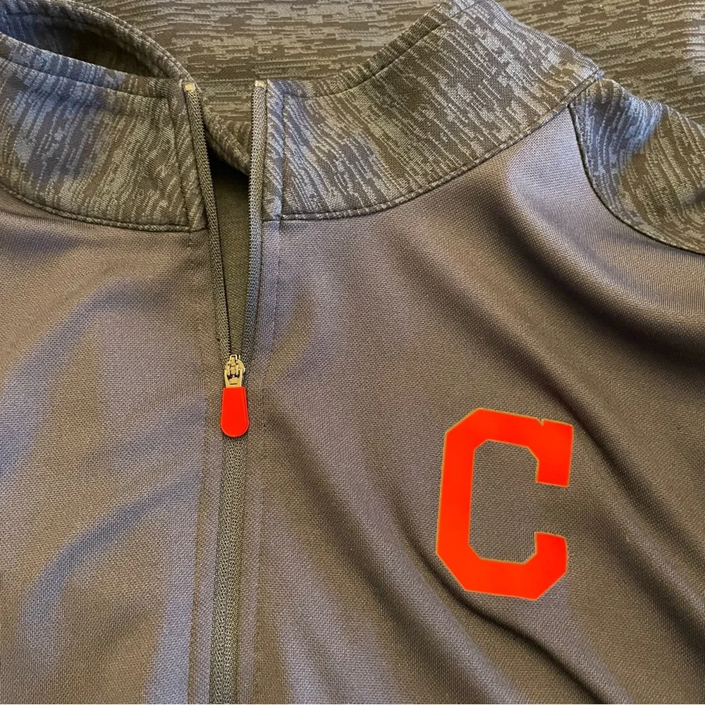 Majestic Cool Base Cleveland 1/4 Zip Tech Shirt.  Size L